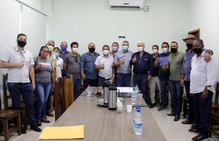 Autoridades de Vila Rica  e Grupo 7 Sete discutem a instalação de projeto para criação de aves no município  