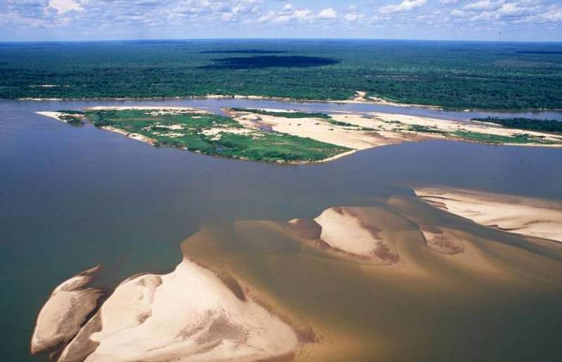 Governo de Goiás impõe multa de até R$ 500 mil para quem vier a causar aglomeração nas  praias do rio Araguaia